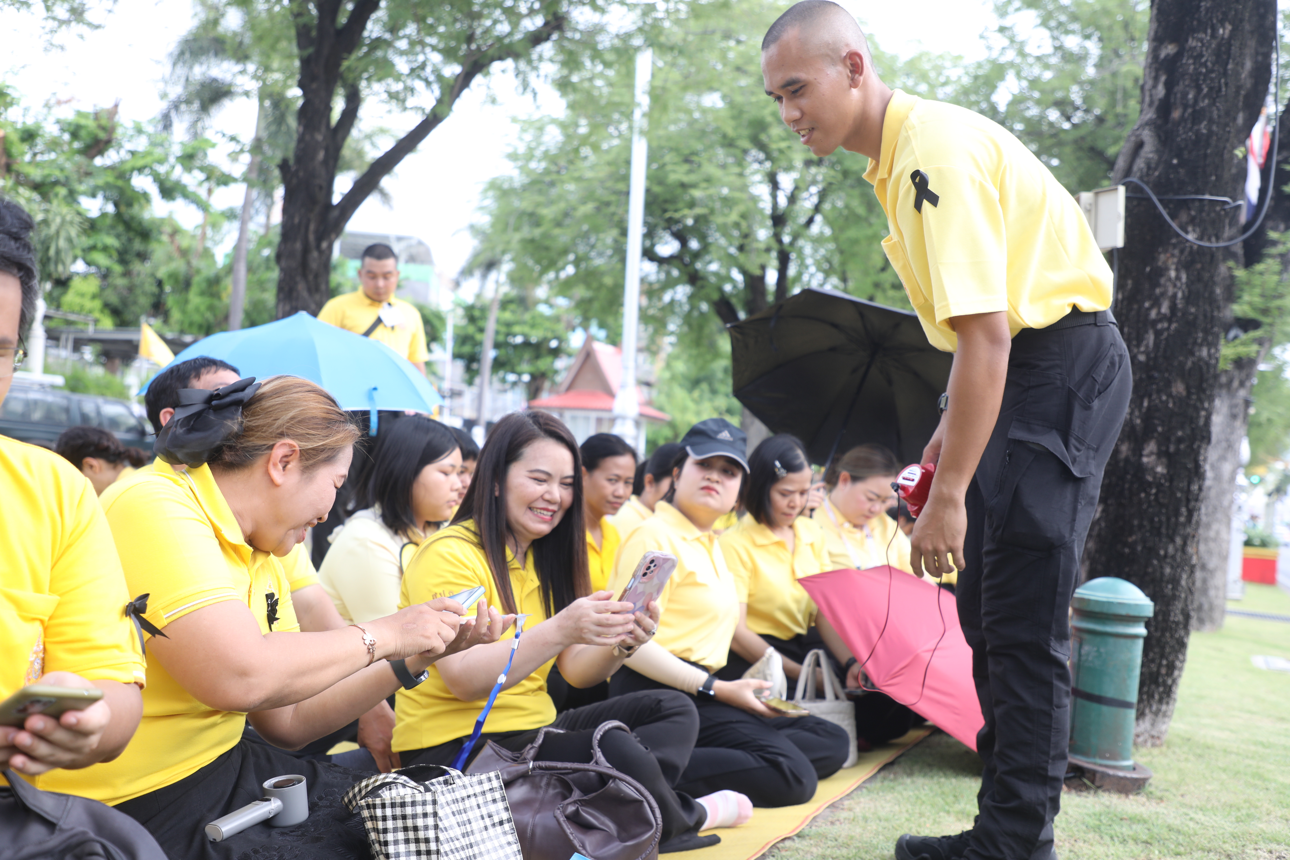 title - ส.ป.ก. ร่วมเฝ้ารับเสด็จฯ พระบาทสมเด็จพระเจ้าอยู่หัว และ สมเด็จพระนางเจ้า ฯ พระบรมราชินี เนื่องในโอกาสเสด็จพระราชดำเนินไปในการ พระราชพิธีเฉลิมพระชนมพรรษา 28 กรกฎาคม 2569